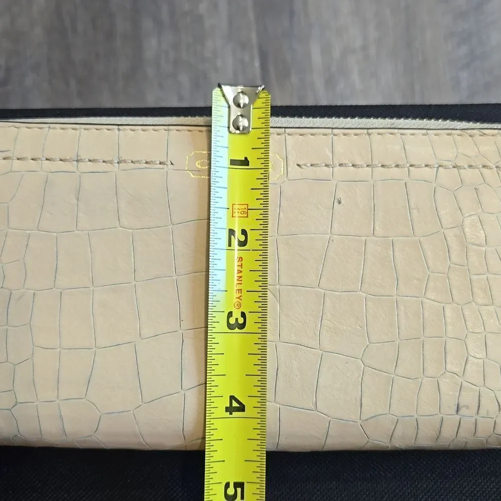 🐢 Coach Avery Embossed roc accordion zip wallet
